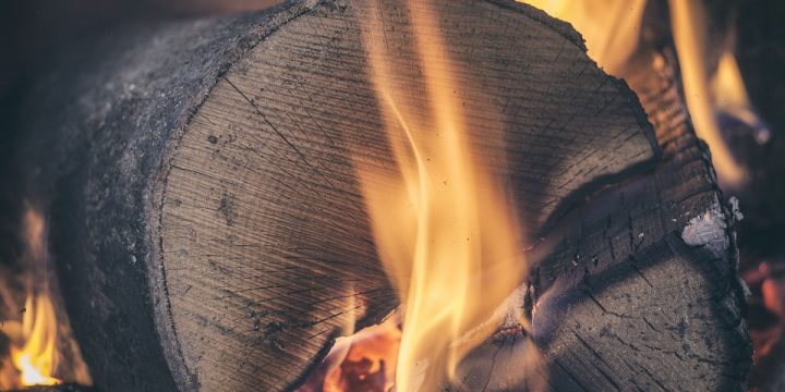 Poêle à bois ou poêle à granulés : le match